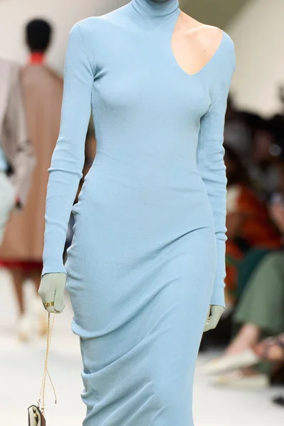 Look 13